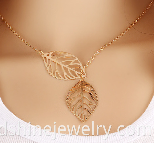  Leaf Pendant Link Chain Necklace
